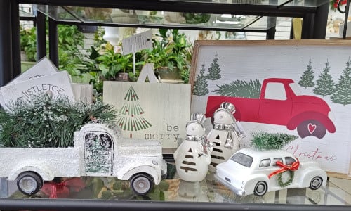 Holiday Truck Decor